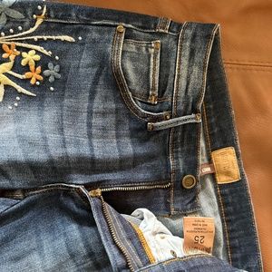 Driftwood Kelly Embroidered Jeans, like new, size 25, never worn